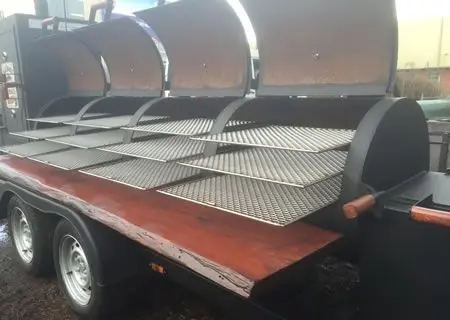 4 Kleps BBQ Smoker, BBQ-foodtruck, te huur via Feestkarhuren.nl