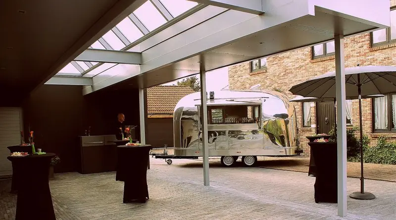 Airstream bar, mobiele cocktailbar uit Limburg (NL), te huur via Feestkarhuren.nl
