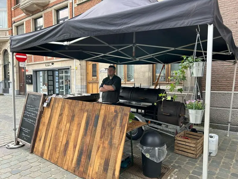 Algerto's - BBQ Broodjes, BBQ-foodtruck uit Limburg (NL), te huur via Feestkarhuren.nl