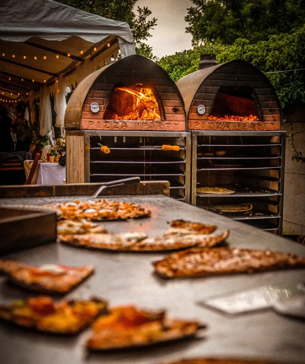 Versgebakken pizza's van Attorno