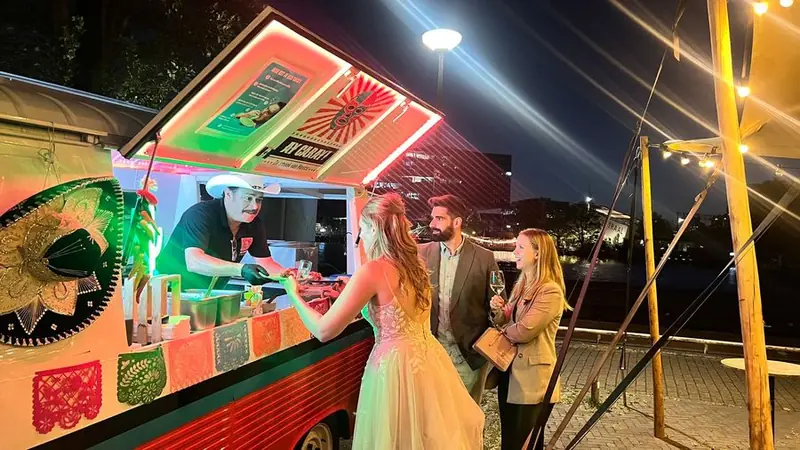 Ay Caray!, foodtruck voor kip uit Flevoland, te huur via Feestkarhuren.nl