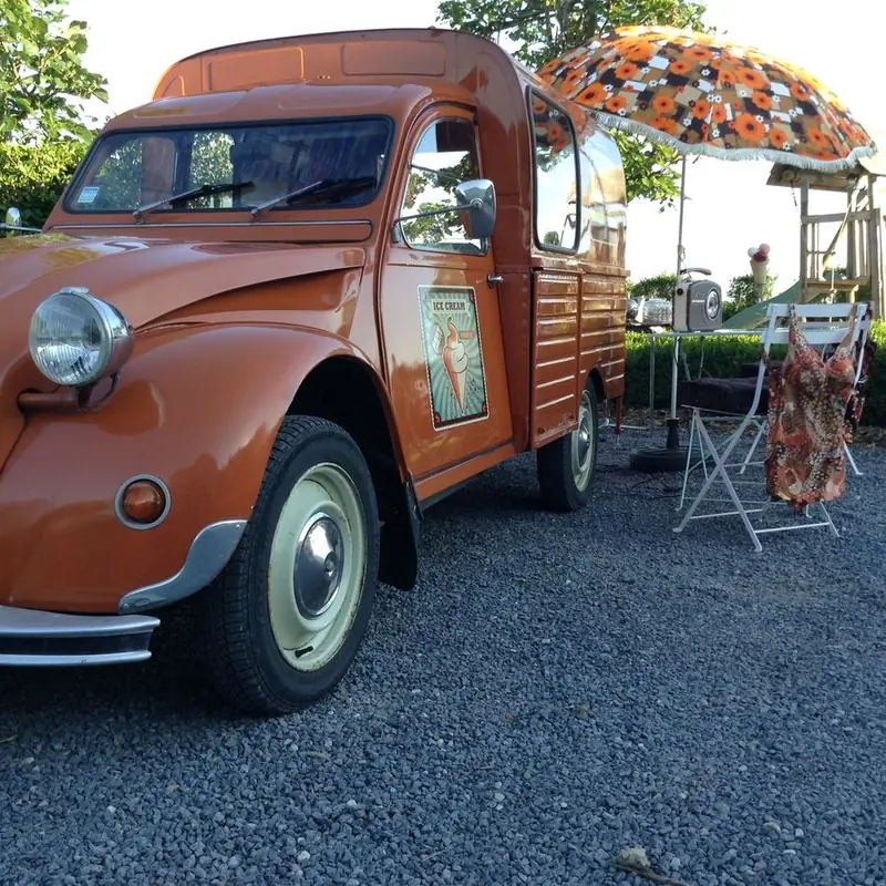 Azoetje, ijsfoodtruck uit West-Vlaanderen, te huur via Feestkarhuren.nl