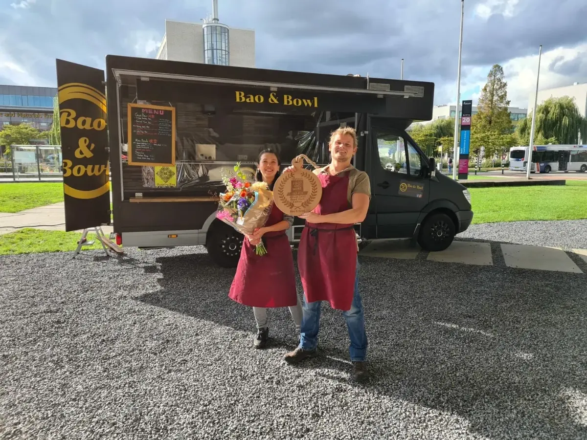 Het team van Bao & Bowl bij de foodtruck