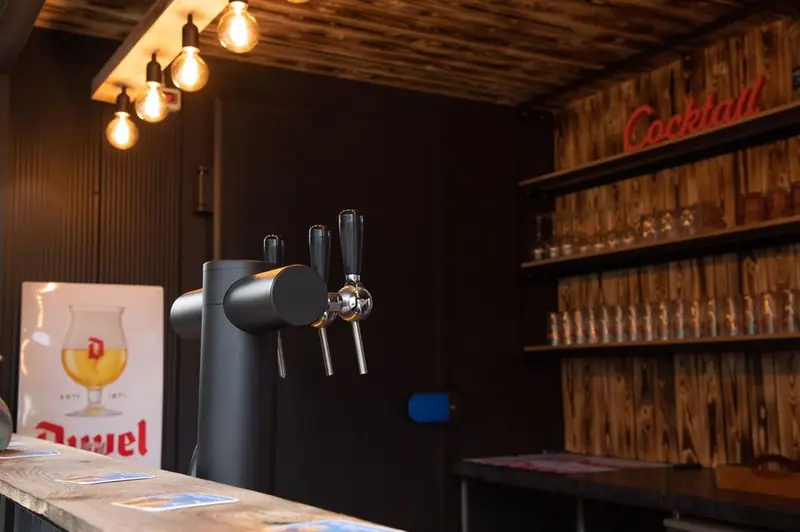 Bar All-inn, koffiebar op wielen, te huur via Feestkarhuren.nl