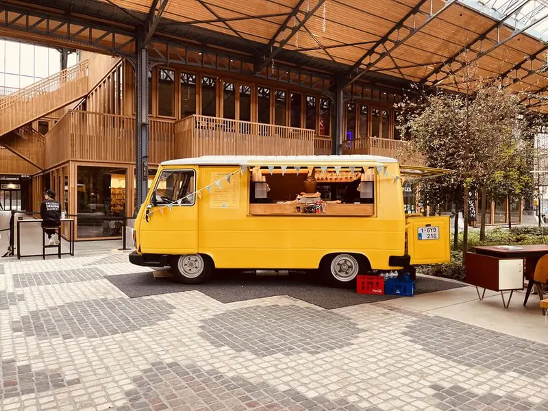 Bar La Poste, koffiebar op wielen uit Antwerpen, te huur via Feestkarhuren.nl