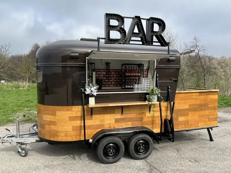 BAR Legend, mobiele cocktailbar uit Flevoland, te huur via Feestkarhuren.nl