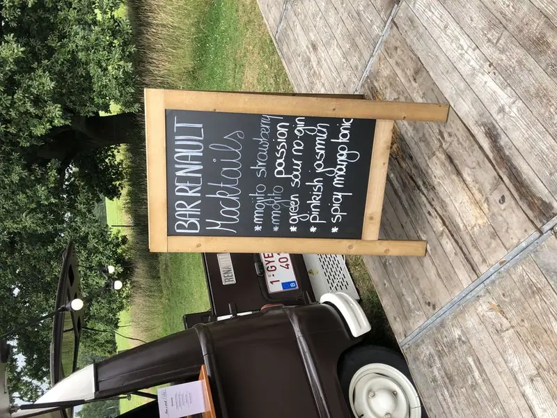 Bar Renault, BBQ-foodtruck uit Antwerpen, te huur via Feestkarhuren.nl