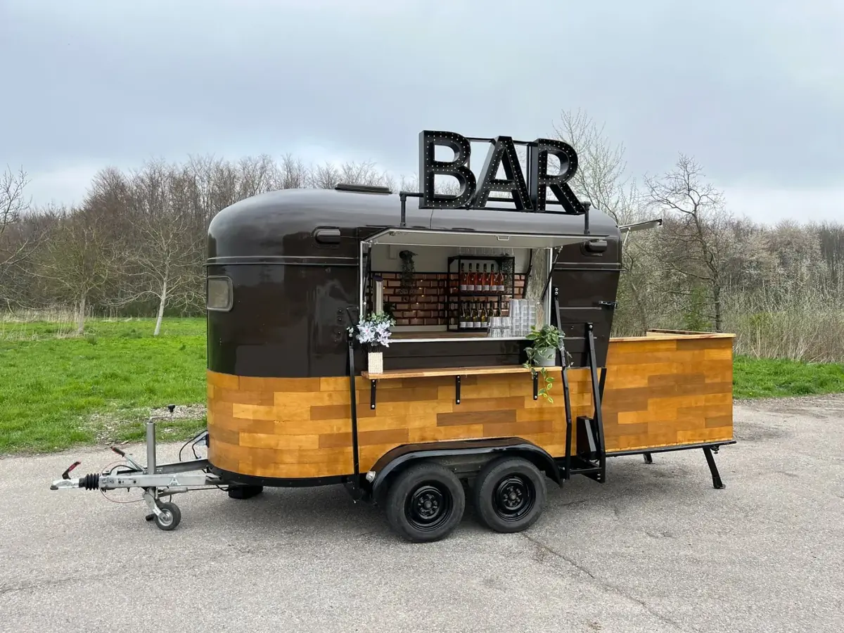 De bartrailer van BBQ Legend