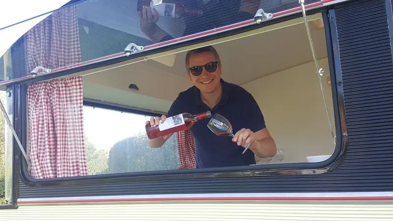 Berbar, mobiele cocktailbar uit Oost-Vlaanderen, te huur via Feestkarhuren.nl