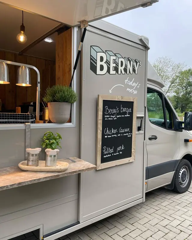 Berny's Foodtruck, pizzatruck, te huur via Feestkarhuren.nl