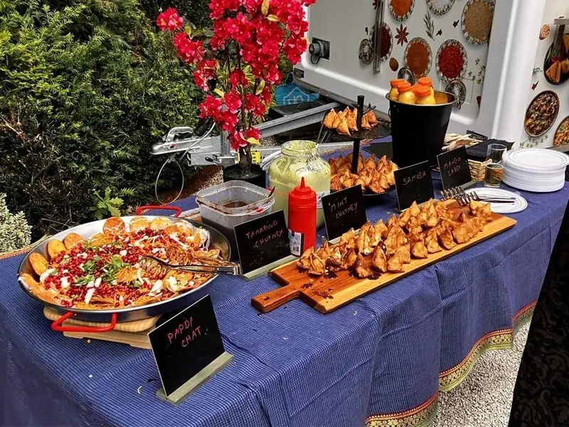 Bhojana-Janus kitchen, streetfoodtruck uit Utrecht, te huur via Feestkarhuren.nl