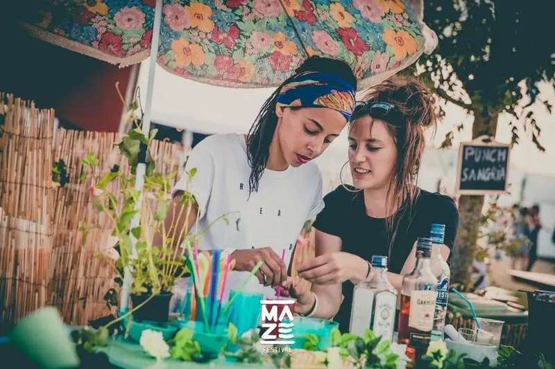 Bij Bibi, mobiele cocktailbar, te huur via Feestkarhuren.nl