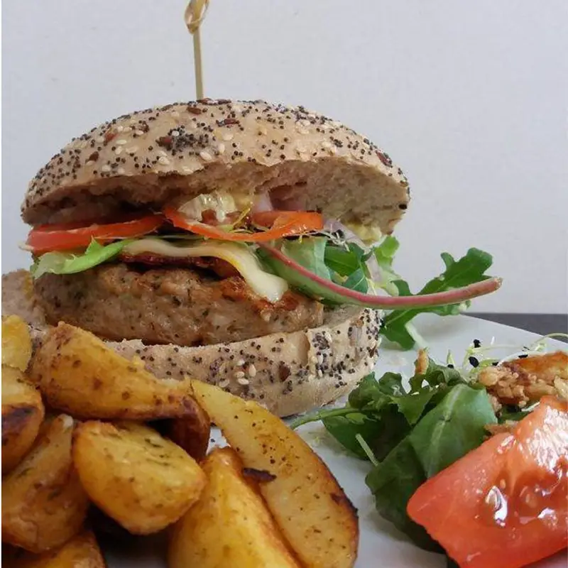 Bistro On The Road, tapasfoodtruck uit Oost-Vlaanderen, te huur via Feestkarhuren.nl