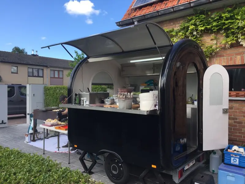 Black Caravan, pastafoodtruck uit Antwerpen, te huur via Feestkarhuren.nl
