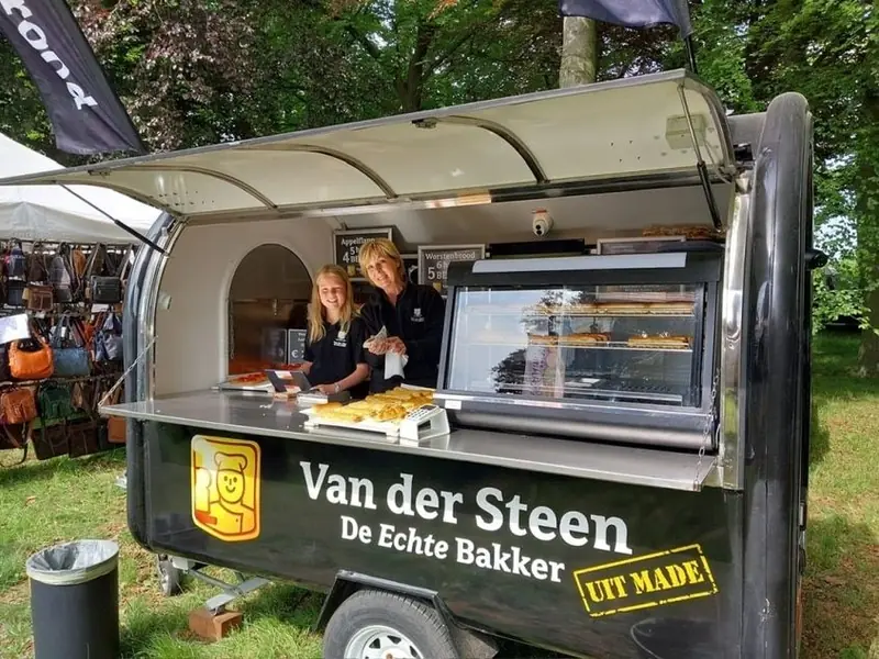 Brabantse-worstenbroodjes.nl, DJ-booth op wielen uit Noord-Brabant, te huur via Feestkarhuren.nl
