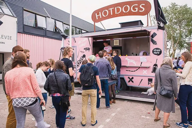 Brandt & Levie Hotdogs, fastfoodtruck, te huur via Feestkarhuren.nl