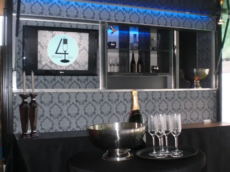 Bubbles For You, mobiele cocktailbar uit Antwerpen, te huur via Feestkarhuren.nl