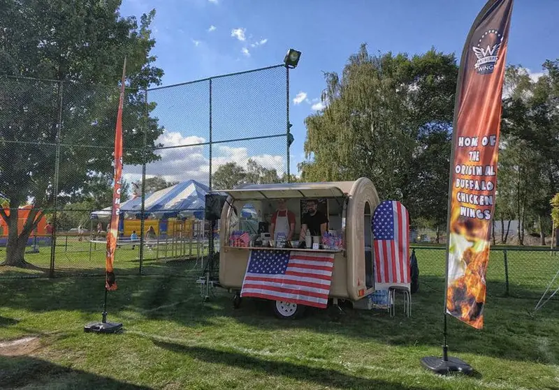 Buffalo Chicken Wings, fastfoodtruck, te huur via Feestkarhuren.nl