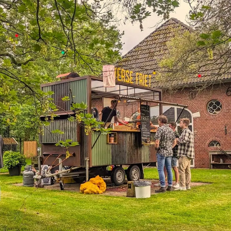Buitenbintje, frietfoodtruck uit Flevoland, te huur via Feestkarhuren.nl