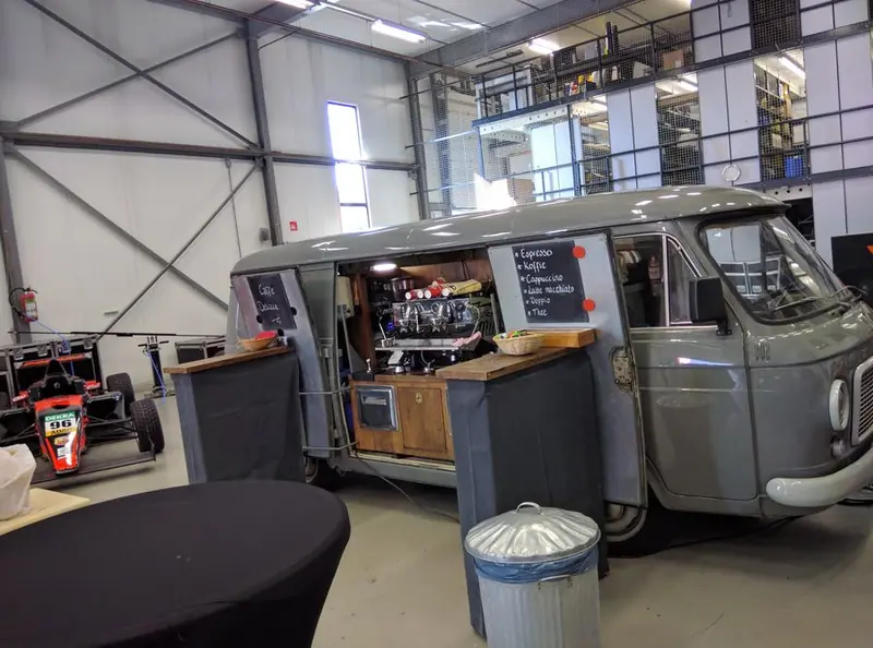 Caffe Delizia, koffiebar op wielen, te huur via Feestkarhuren.nl