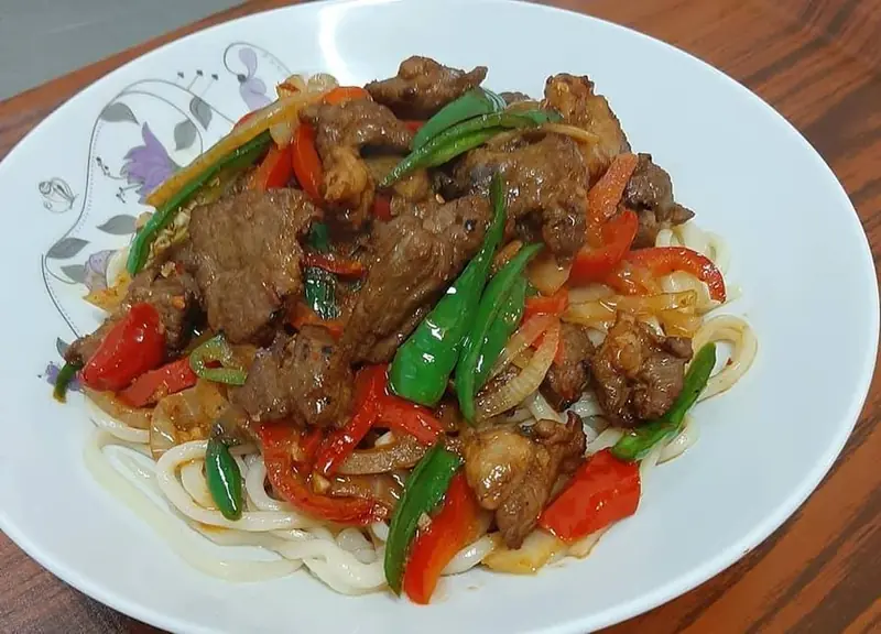 Caravan Uyghur Cuisine, vegetarische foodtruck uit Zuid-Holland, te huur via Feestkarhuren.nl