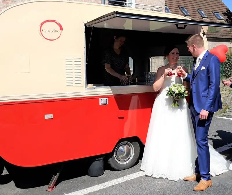 Caravino - mobiele wijnbar, mobiele bar uit Oost-Vlaanderen, te huur via Feestkarhuren.nl