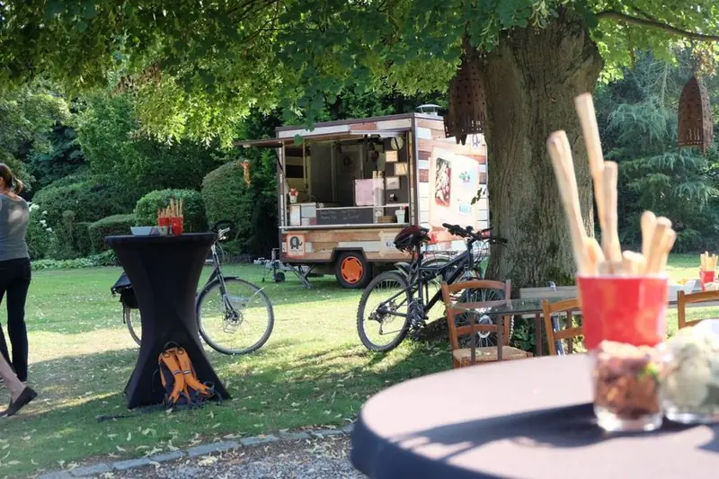 Chang Noi, tapasfoodtruck uit Antwerpen, te huur via Feestkarhuren.nl
