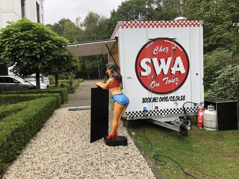 Chez SWA on tour, BBQ-foodtruck uit Antwerpen, te huur via Feestkarhuren.nl