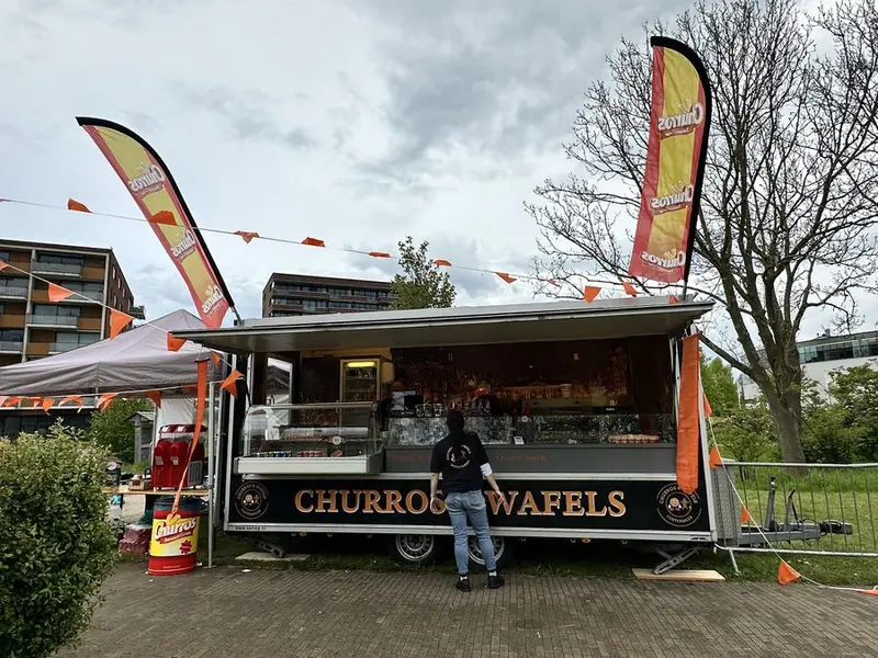 Churros & Wafels, foodtruck voor zoete lekkernijen, te huur via Feestkarhuren.nl