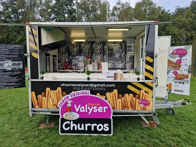 Churros Valyser, foodtruck voor zoete lekkernijen uit Antwerpen, te huur via Feestkarhuren.nl