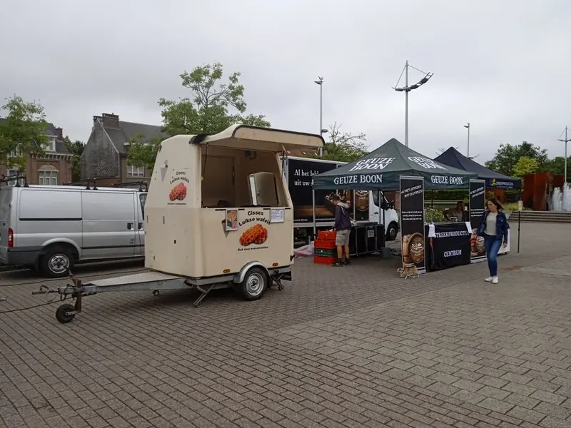 Cisse' s Luikse wafelkraam, foodtruck voor zoete lekkernijen, te huur via Feestkarhuren.nl
