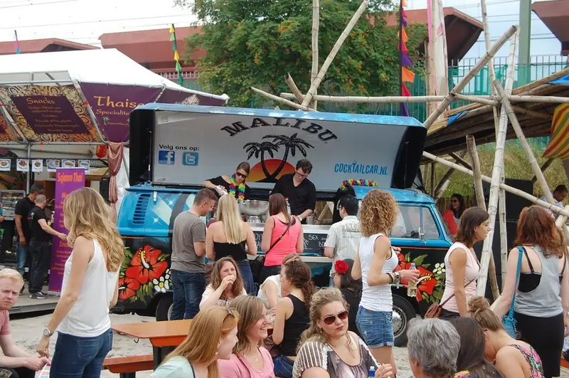 Cocktailcar, mobiele cocktailbar, te huur via Feestkarhuren.nl