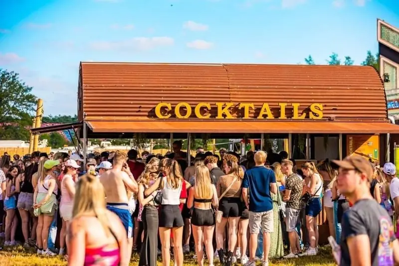 Cocktailpartner B.V, mobiele cocktailbar uit Noord-Brabant, te huur via Feestkarhuren.nl