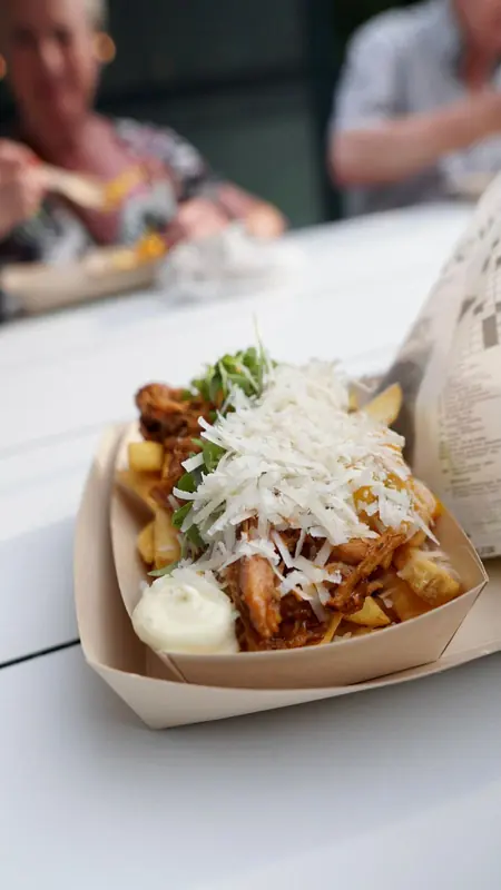 Concepts Catering, BBQ-foodtruck uit Antwerpen, te huur via Feestkarhuren.nl