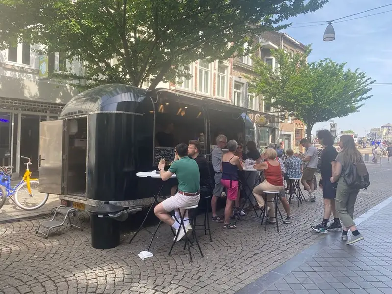 Curb cuisine, BBQ-foodtruck uit Limburg (NL), te huur via Feestkarhuren.nl
