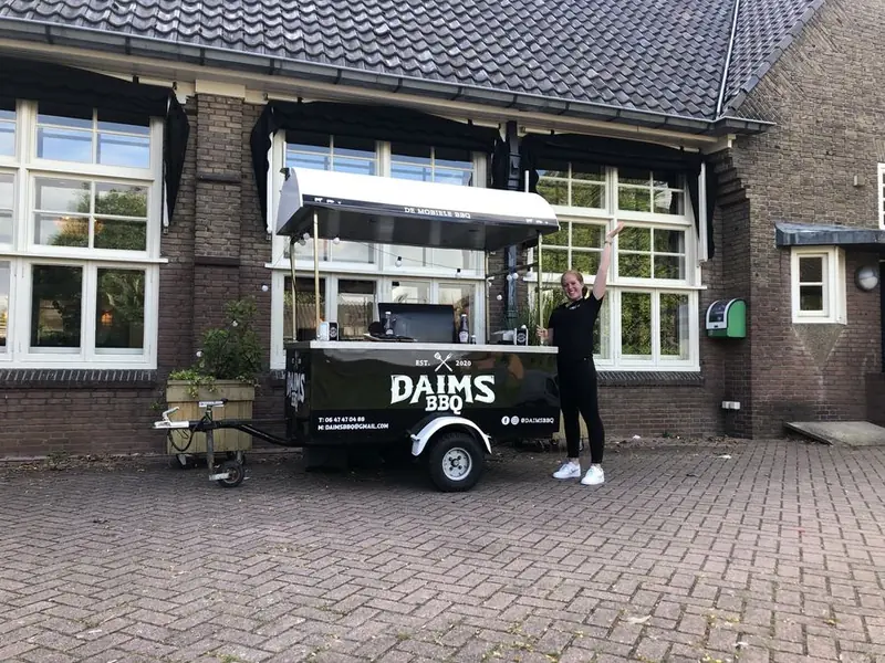 DaimsBBQ, BBQ-foodtruck, te huur via Feestkarhuren.nl