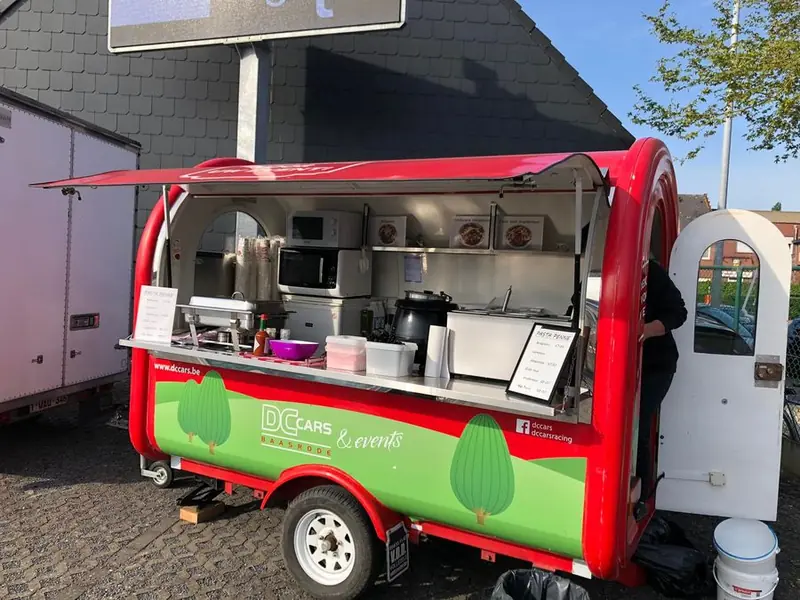 DC Cars Foodtruck, pastafoodtruck uit Antwerpen, te huur via Feestkarhuren.nl