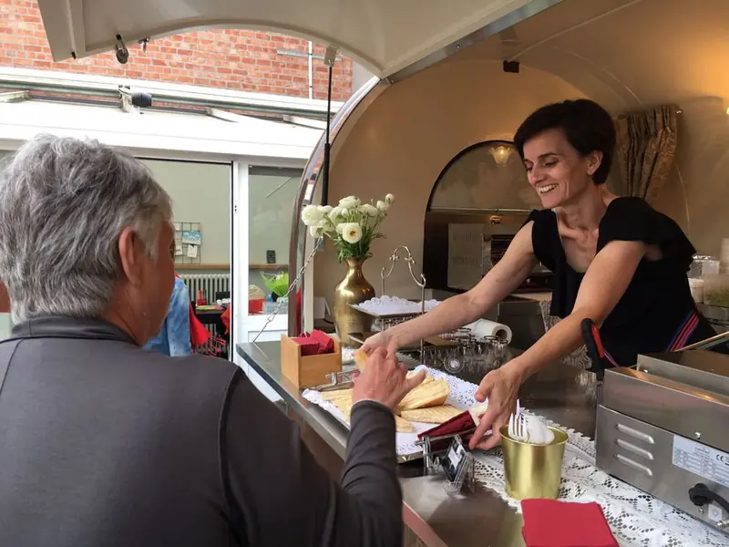 De Buffetwagon, tapasfoodtruck uit Limburg (NL), te huur via Feestkarhuren.nl