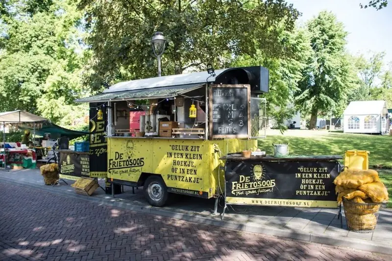 De Frietosoof, frietfoodtruck uit Flevoland, te huur via Feestkarhuren.nl