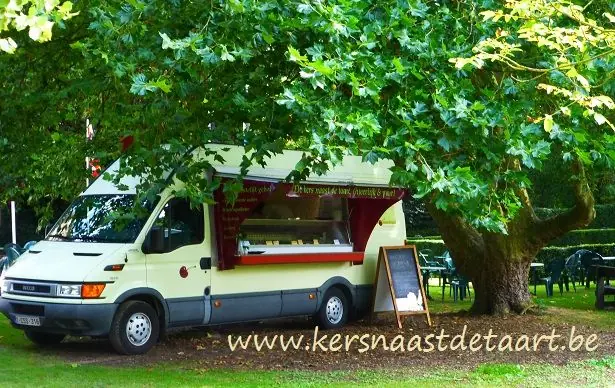 De kers naast de taart, ijsfoodtruck uit Antwerpen, te huur via Feestkarhuren.nl