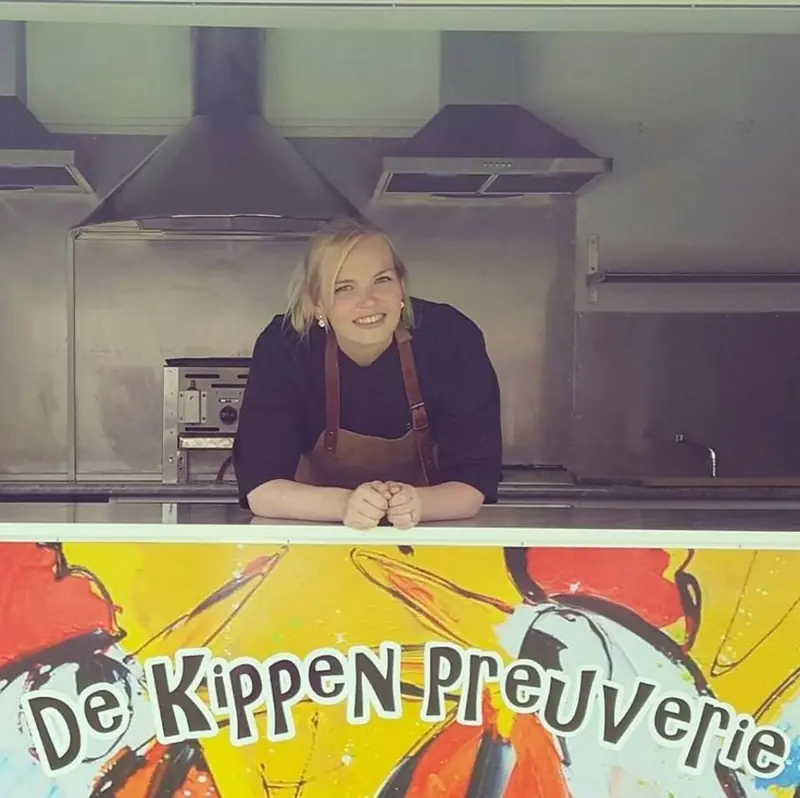 De Kippen Preuverie Foodtruck, BBQ-foodtruck uit Gelderland, te huur via Feestkarhuren.nl