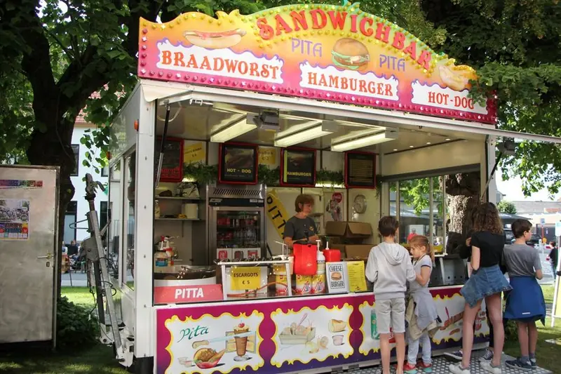 De Sandwichbar, burgertruck, te huur via Feestkarhuren.nl