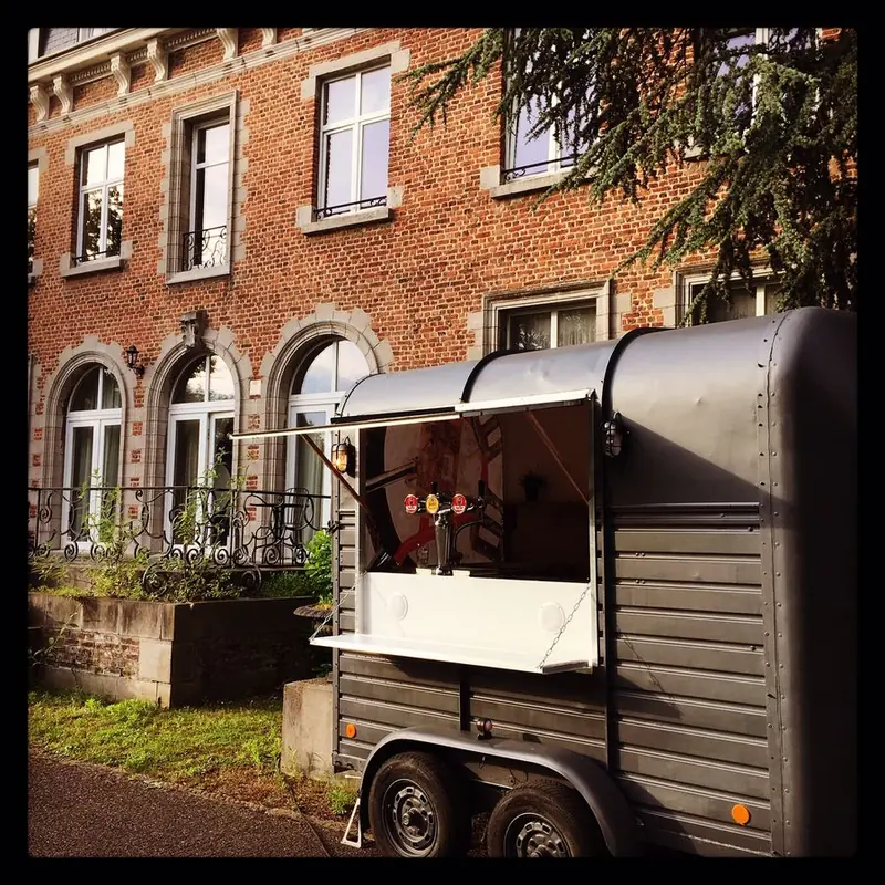 De Vliegende Olifant, tapwagen uit West-Vlaanderen, te huur via Feestkarhuren.nl