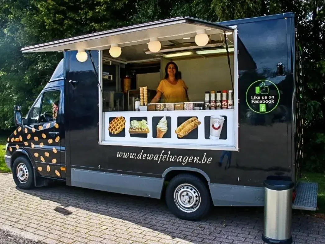 De foodtruck van De Wafelwagen, te huur via Feestkarhuren.nl