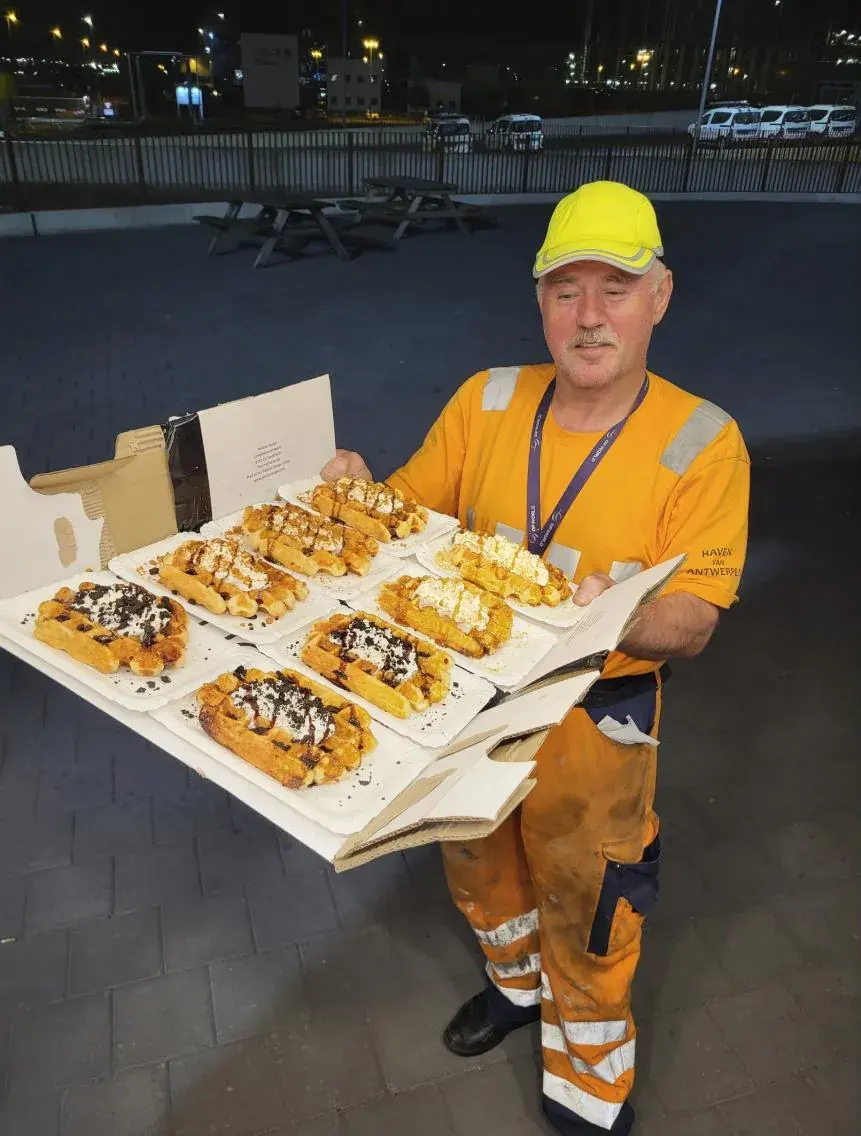 Een schaal Luikse wafels met toppings van De Wafelwagen