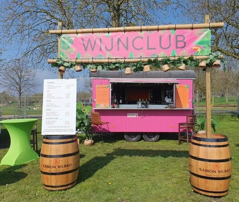 De Wijnclub, mobiele bar uit Utrecht, te huur via Feestkarhuren.nl