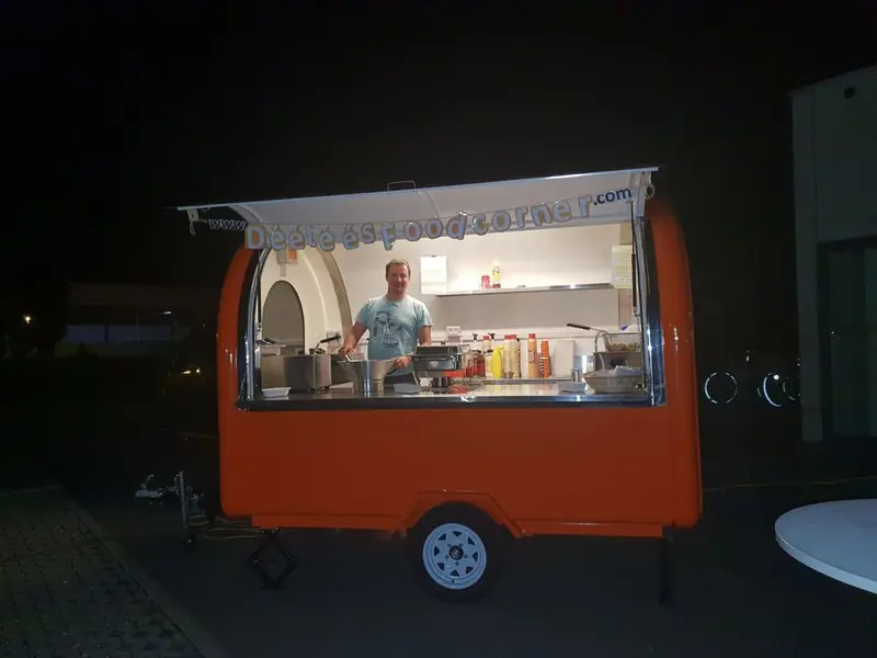 Deetees foodcorner, pastafoodtruck uit Limburg (NL), te huur via Feestkarhuren.nl