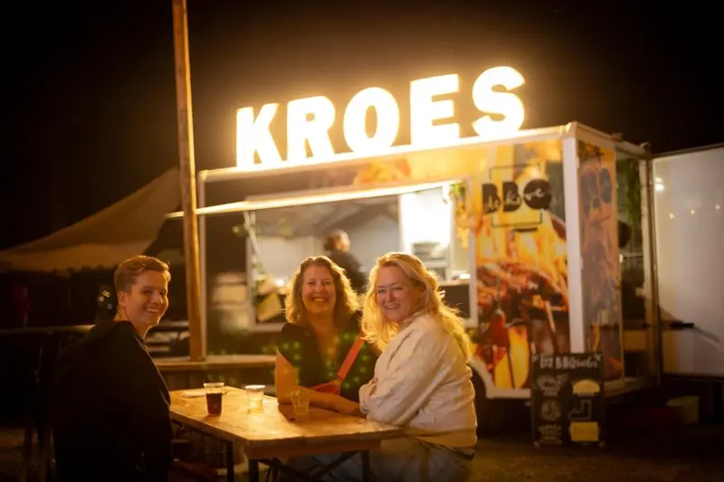 Dekroesbbq, BBQ-foodtruck uit Flevoland, te huur via Feestkarhuren.nl