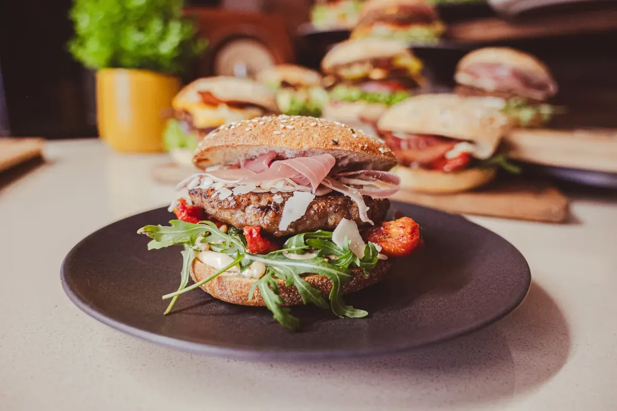 Burger op een bord