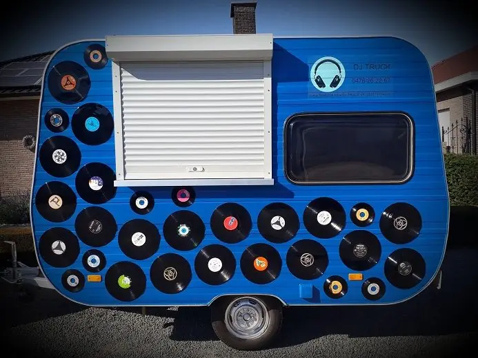 Djtruck4rent, DJ-booth op wielen uit Limburg (NL), te huur via Feestkarhuren.nl